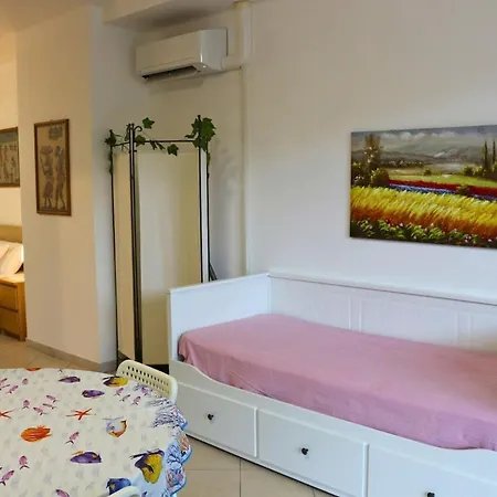 Lejlighed -sanremo-bussana- Suite-a With Ac - 5 Min From The Sea
